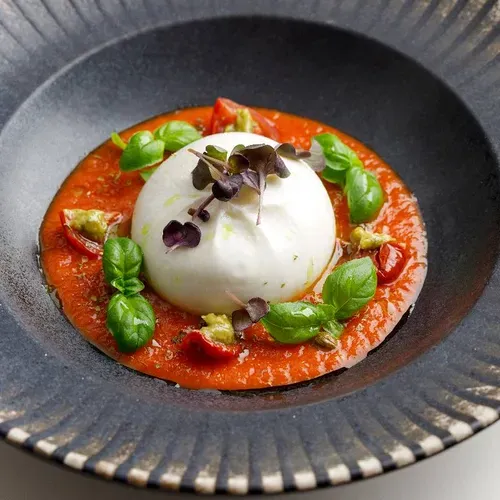 Burrata cu sos neapol.