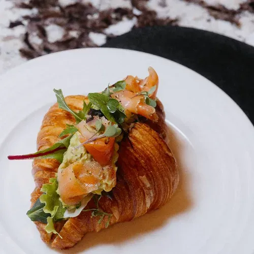 Croissant Panadero cu Guacamole 