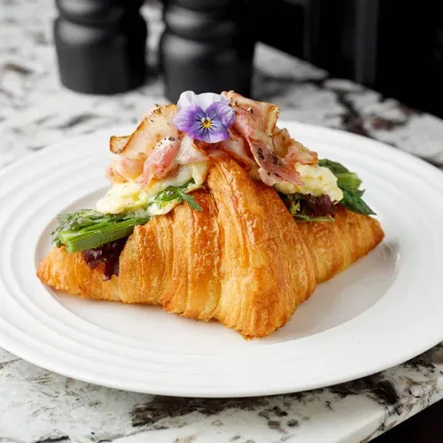 Croissant Panadero cu sparanghel