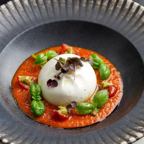 Burrata cu sos neapol.